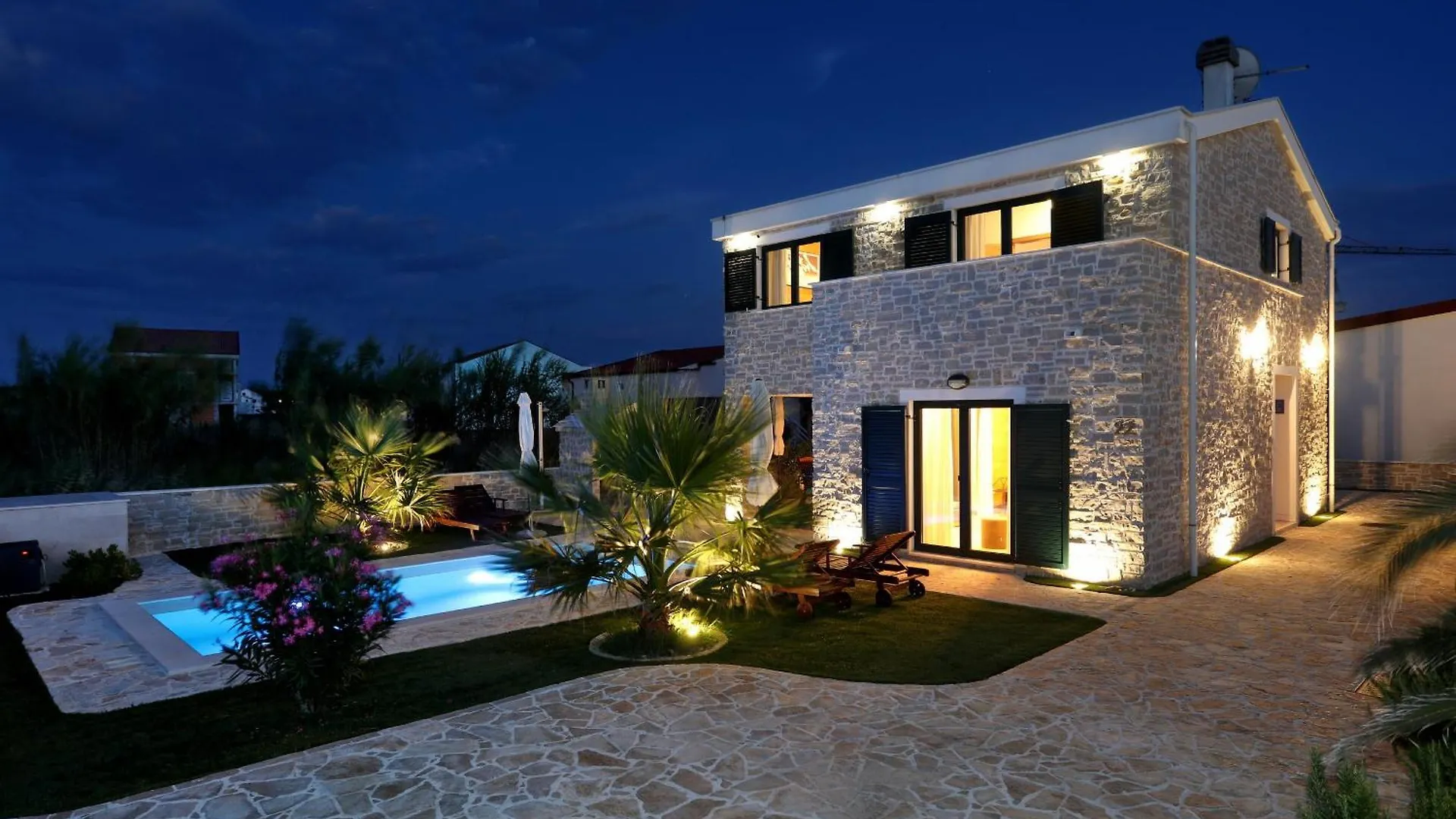 Villa Stella With Heated Swimming Pool Privlaka
