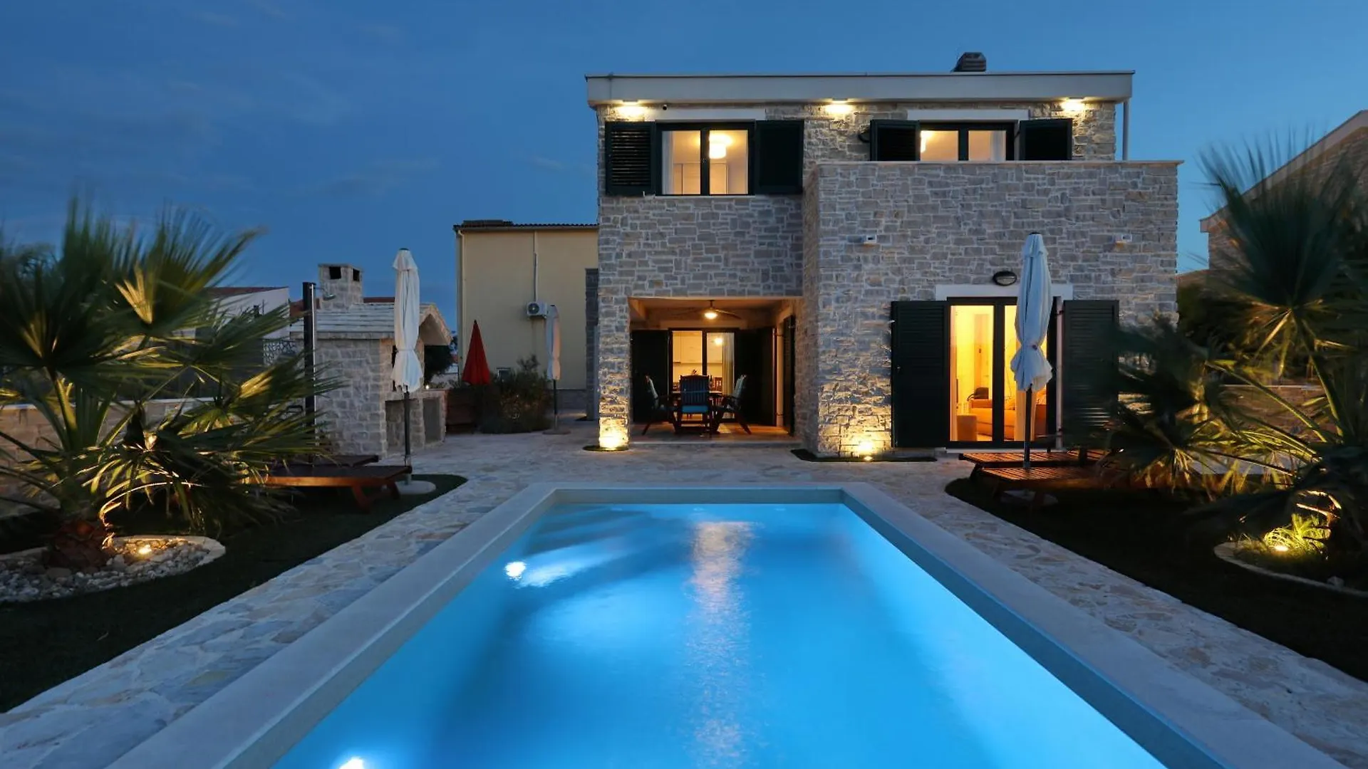 Villa Stella With Heated Swimming Pool Privlaka  Croatia