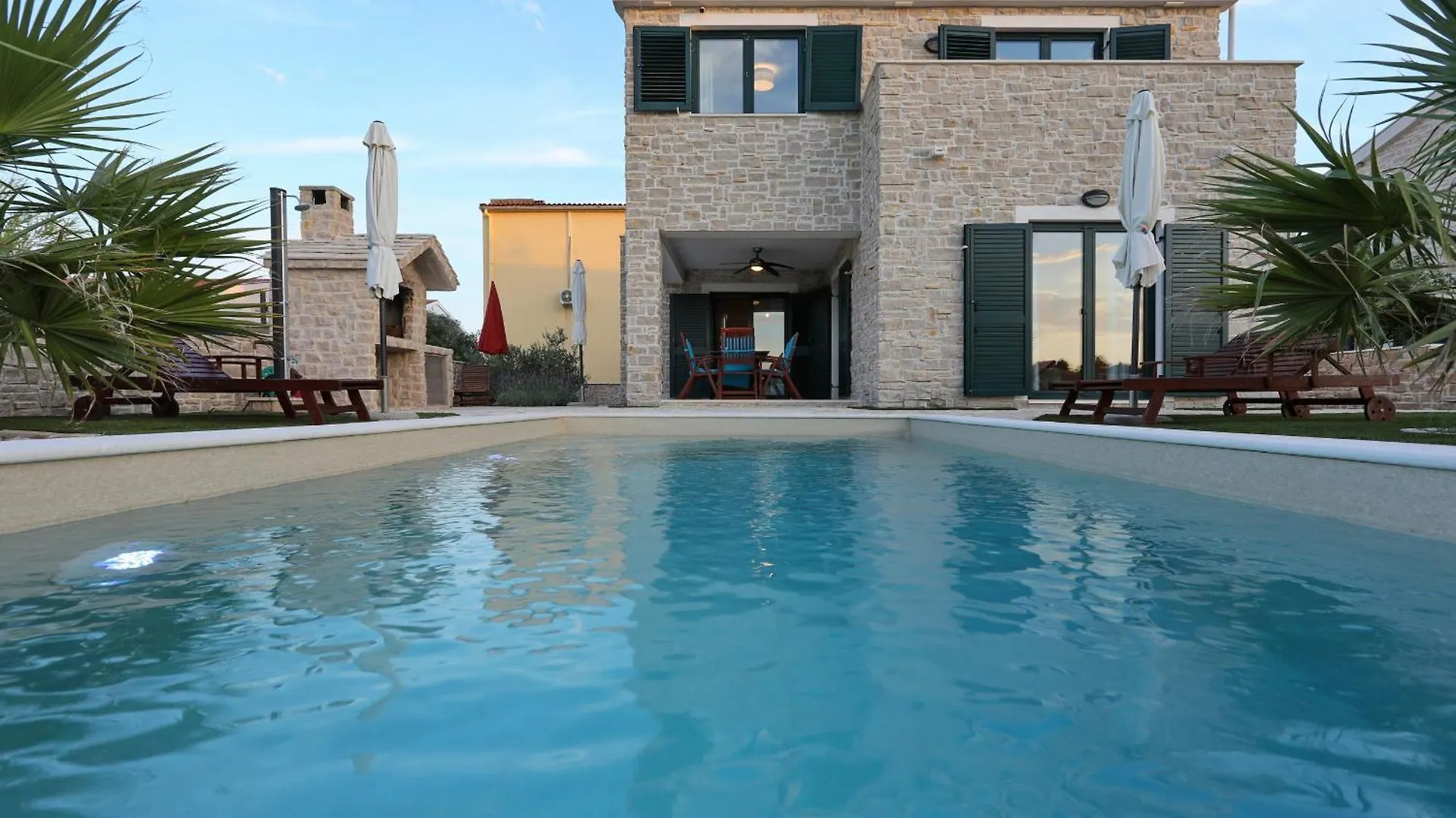 Villa Stella With Heated Swimming Pool Privlaka   Privlaka (Zadar)