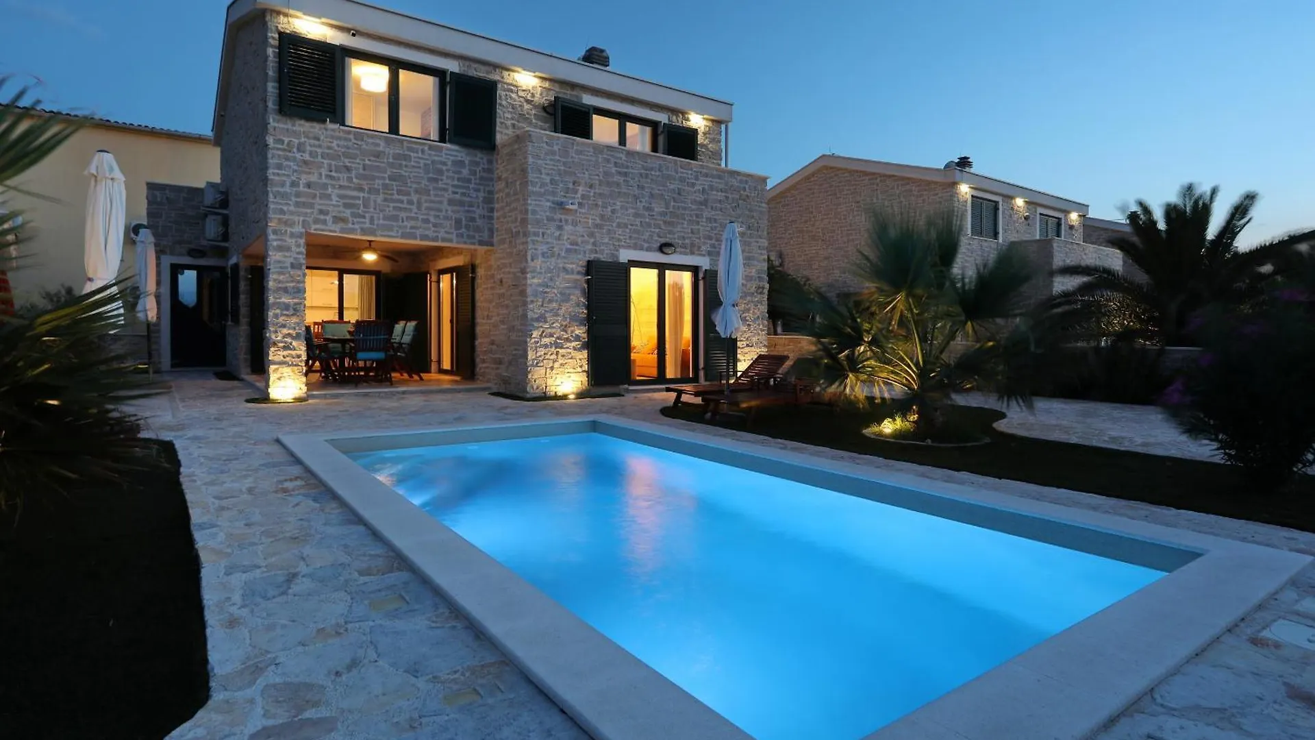 Villa Stella With Heated Swimming Pool Privlaka