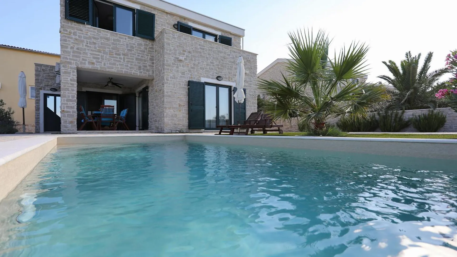 Villa Stella With Heated Swimming Pool Privlaka