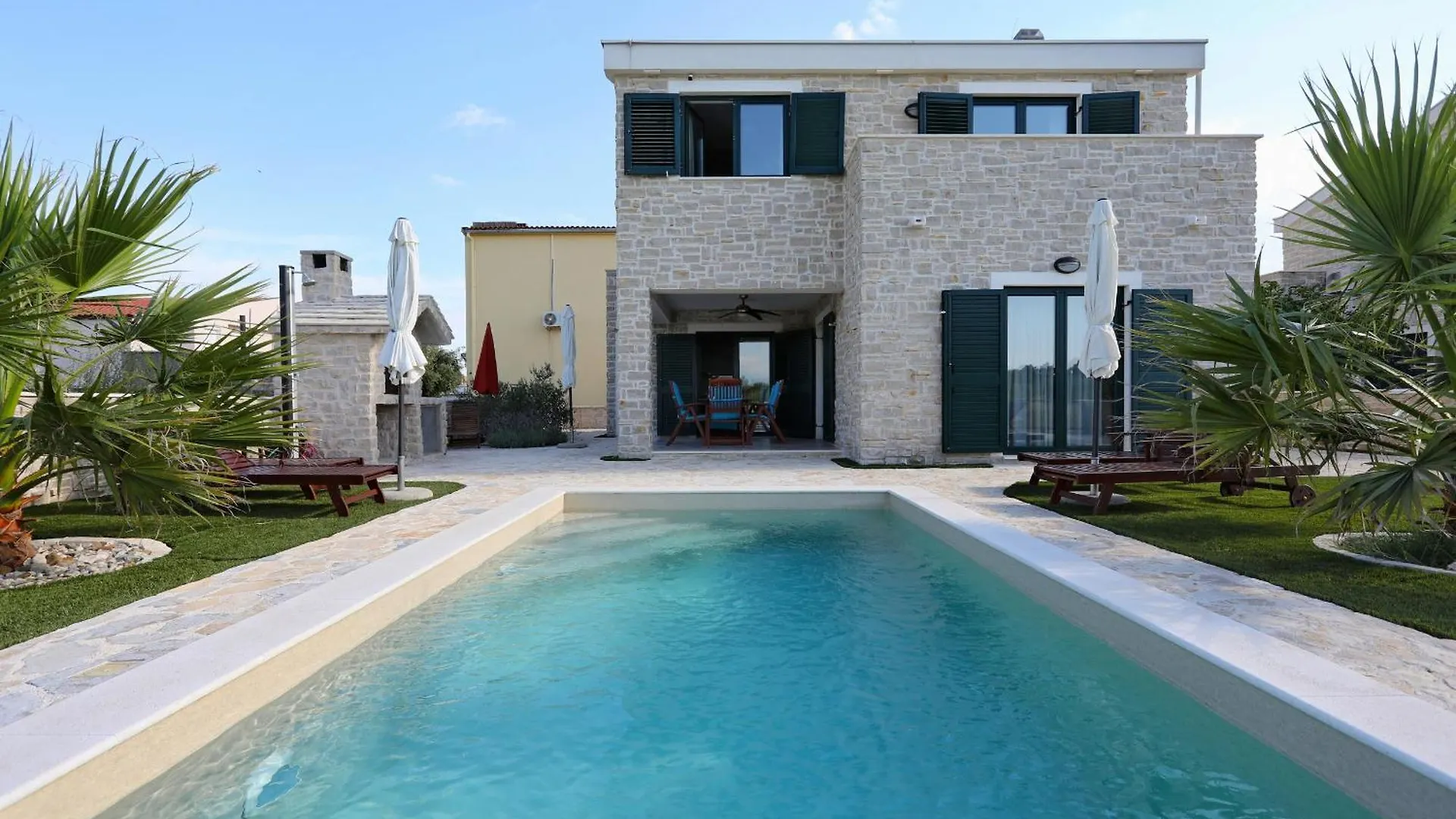 Villa Stella With Heated Swimming Pool Privlaka  Croatia