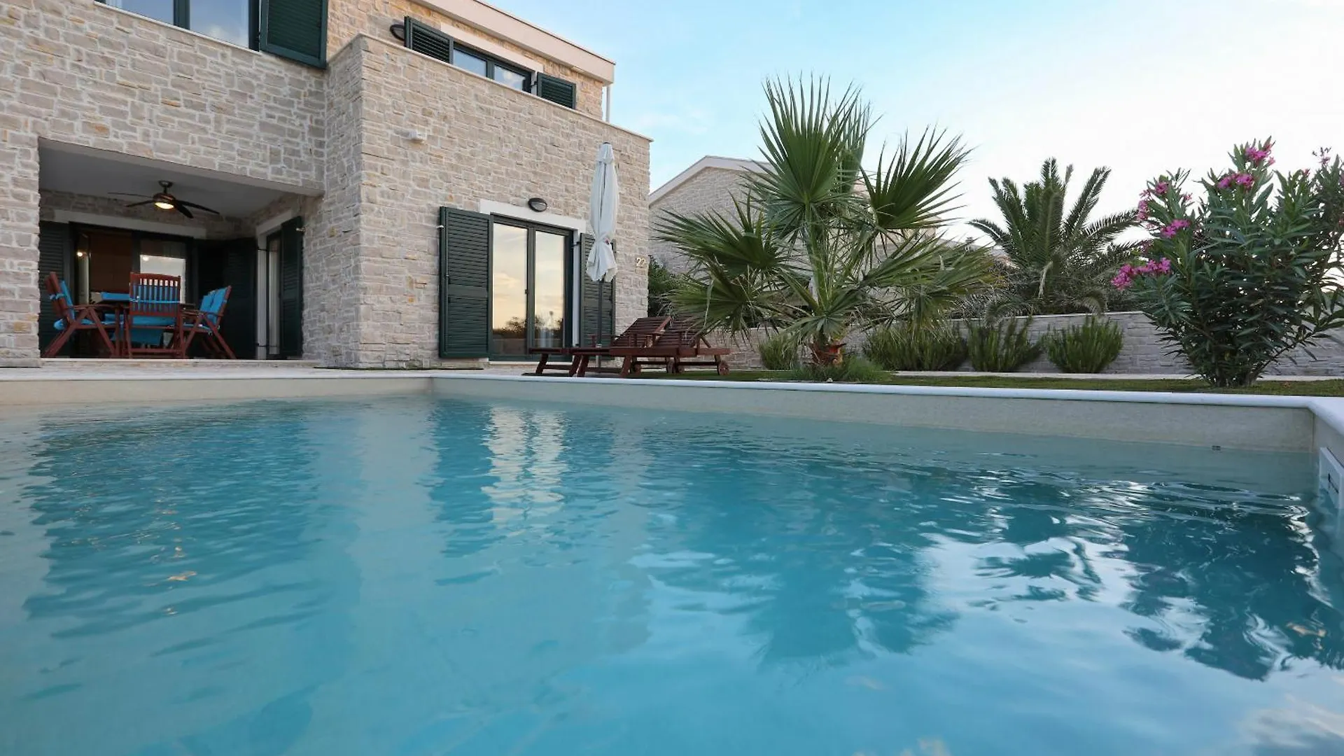 Villa Stella With Heated Swimming Pool Privlaka