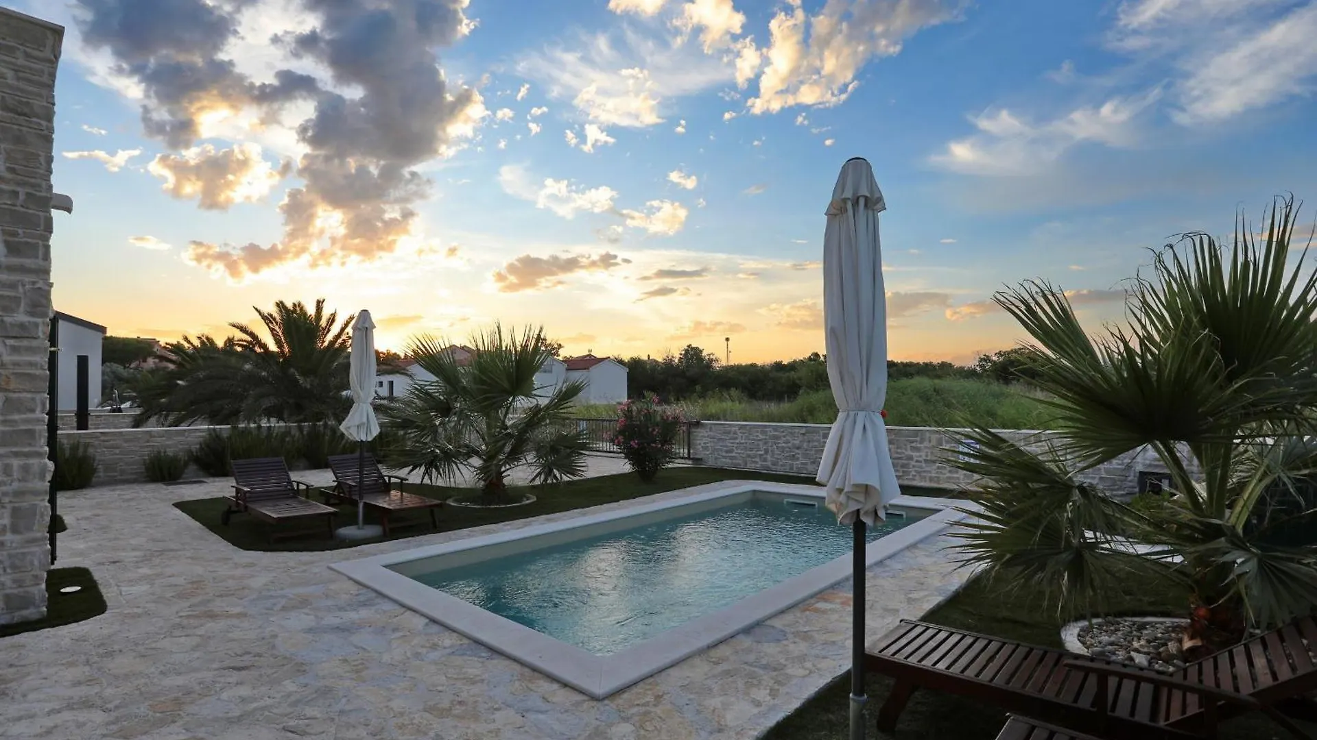 Villa Stella With Heated Swimming Pool Privlaka